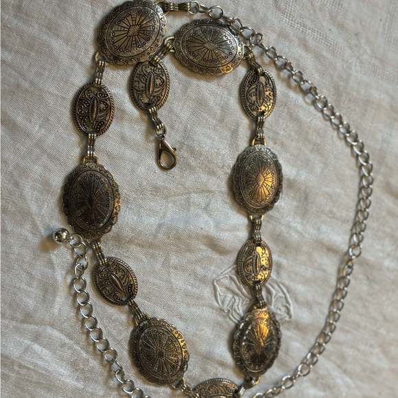 Vintage-Inspired silver tone Medallion Chain Belt - size small - Picture 2 of 4